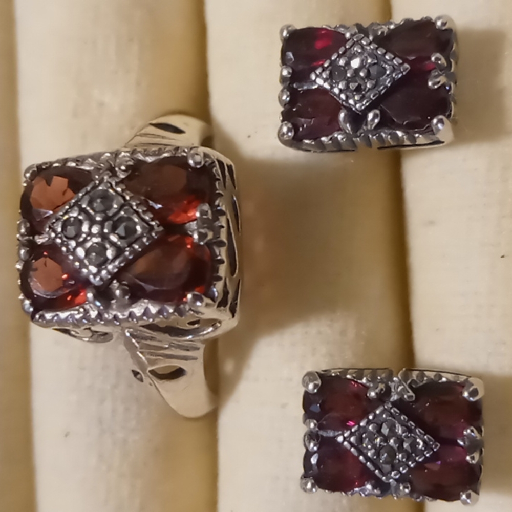 KC Beautiful Art Nouveau Style Garnet ring with matching earings. size 7 1/2 -8